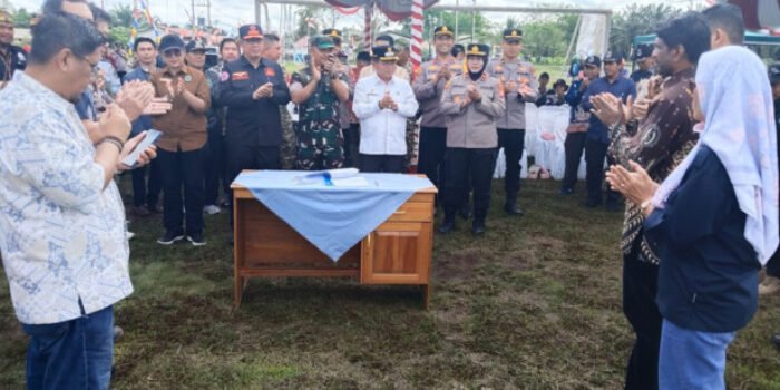 KAPUAS Bupati Kapuas HM Wiyatno saat menghadiri apel siaga antisipasi Karhutla tahun 2026, Jumat (19/6).