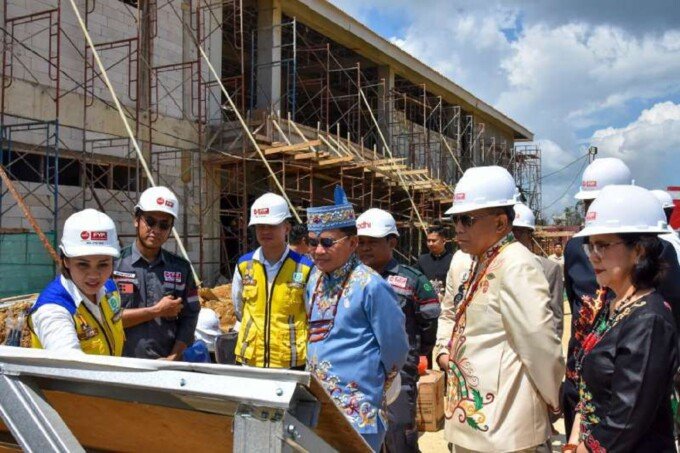 Kalimantan Tengah Gubernur Kalteng, H Agustiar Sabran didampingi Forkopimda Kalteng dan Bupati Gumas, Jaya S Monong meninjau kemajuan pembangunan Sekolah Rakyat Provinsi Kalteng di Kabupaten Gunung Mas, Senin (22/6).