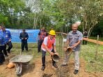 Wakil Wali Kota Palangka Raya, Achmad Zaini turut melakukan peletakan batu pertama Posko Terpadu Gerakan Dayak Anti Narkoba (GDAN) di Jalan Rindang Banuang Ujung, Puntun, Kecamatan Pahandut, Senin (1/6).