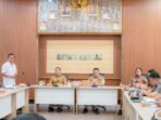 Pemkab Kapuas menggelar rapat mediasi terkait sengketa lahan antara PT Agrinas Palma Nusantara Regional 3 Kalimantan Tengah dengan masyarakat melalui PT Global Agung Lestari dan Koperasi Globalindo Mitra Sejati Desa Dadahup, bertempat di Ruang Rapat Kantor Bupati Kapuas, Selasa (26/5).