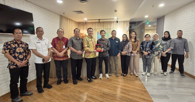 Sekda Kapuas Dr Usis I Sangkai didampingi sejumlah pejabat Pemkab Kapuas saat di Kementerian Bappenas.