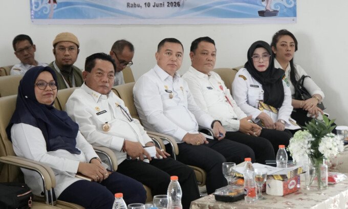 Bupati Kapuas H. Muhammad Wiyatno SP didampingi Wakil Bupati Dodo dan jajaran menerima kunjungan lapangan Tim Stranas PK yang melakukan observasi implementasi digitalisasi layanan kesehatan di RSUD dr. H. Soemarno Sosroatmodjo Kuala Kapuas, Rabu (10/6).