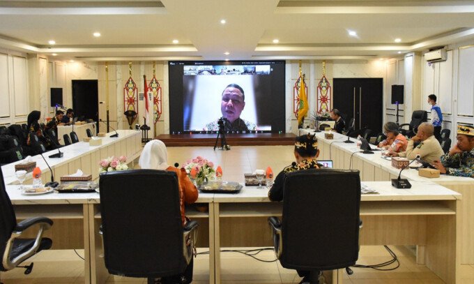 Sekda Kapuas Usis I Sangkai saat membuka secara virtual Sosialisasi Penerapan Manajemen Talenta Pemerintah Kabupaten Kapuas Tahun 2026, Jumat (26/6/2026).