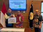 Kapuas Bupati Kapuas H Muhammad Wiyatno menyalurkan bantuan donasi yang dihimpun dari konser amal bersama Pemkab Kapuas sebesar Rp150 juta, Rabu (7/1).