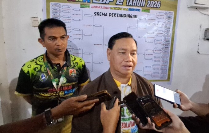 Bupati Kotawaringin Timur (Kotim), H. Halikinnor, saat memberikan keterangan pers kepada awak media usai membuka Turnamen HNR Cup 2 Tahun 2026, belum lama ini.