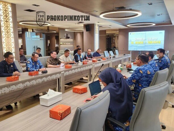 Bupati Kotim, H. Halikinnor, saat memimpin audiensi dengan jajaran Direktorat Jenderal Perhubungan Udara Kemenhub RI di Jakarta guna membahas pengembangan Bandara Haji Asan Sampit, Kamis (18/6).
