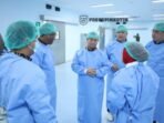 Bupati Kotawaringin Timur (Kotim), H Halikinnor (tengah) meninjau langsung pelaksanaan tindakan intervensi medis perdana, di Ruang Cath Lab RSUD dr Murjani Sampit, Jumat (26/6).