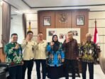 Wakil Bupati Kotim, Irawati (tiga dari kanan) menerima audiensi delegasi Kementerian Lingkungan Hidup (KLH) melalui Deputi Bidang Penegakan Hukum Lingkungan Hidup di Sampit, belum lama ini.