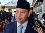 Kotim Bupati Kotim, H. ¬Halikinnor, saat memberikan keterangan pers kepada awak media di Sampit, belum lama ini.