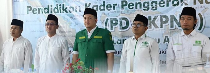 Lamandau Bupati Lamandau, Rizky Aditya Putra (tengah), membuka kegiatan Pendidikan Dasar Pendidikan Kader Penggerak Nahdlatul Ulama Angkatan III, di Pondok Pesantren An Nur Ulum, Kecamatan Menthobi Raya, Jumat (5/6).