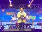 Bupati Lamandau, Rizky Aditya Putra, menutup kegiatan Sumber Mulya Fest Vol. 4 di Lapangan Sepak Bola Desa Sumber Mulya, Sabtu (13/6).