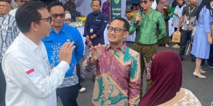 PALANGKA RAYA Wali Kota Palangka Raya, Fairid Naparin saat menghadiri kegiatan Gerakan Pangan Murah, beberapa waktu lalu.
