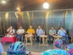 Wali Kota Palangka Raya, Fairid Naparin saat berdiskusi bersama insan pers mengenai pembangunan daerah dan persiapan HUT Kota Palangka Raya di salah satu kafe, Sabtu (13/6).
