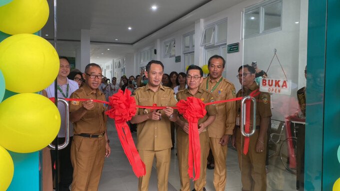 Palangka Raya Wali Kota Palangka Raya, Fairid Naparin meresmikan gedung baru UPTD Puskesmas Menteng, Selasa (23/6).