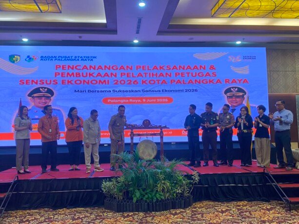 Wakil Wali Kota Palangka Raya, Achmad Zaini saat membuka kegiatan Pencanangan Pelaksanaan dan Pembukaan Pelatihan Petugas Sensus Ekonomi 2026 Kota Palangka Raya di Kahayan Ballroom Swiss-Belhotel Danum Palangka Raya, Selasa (9/6).