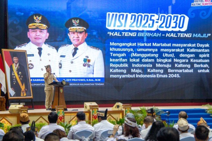 Gubernur Kalteng H Agustiar Sabran menyampaikan sambutan saat acara di Aula Jayang Tingang, Rabu (10/6). Terkait anggaran untuk gaji PPPK provinsi gubernur memastikan masih aman.