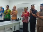 Anggota DPRD Kabupaten Kapuas, Thosibae Limin (dua dari kanan), mengapresiasi diresmikannya layanan CT Scan di RSUD dr. H. Soemarno Sosroatmodjo Kuala Kapuas, pada Senin (29/6/2026).
