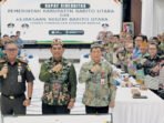 Barito Utara Bupati Barito Utara H Shalahuddin ST MT, Sekretaris Daerah Drs Muhlis, bersama Kepala Kejaksaan Negeri Barito Utara R Firmansyah SH dan seluruh peserta rapat di Gedung Balai Antang, Kamis (16/7).
