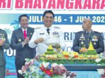 Bupati Barito Utara H Shalahuddin ST MT saat menyampaikan sambutan dalam acara Ramah Tamah Hari Bhayangkara ke-80 di Gedung Balai Antang, Rabu (1/7).