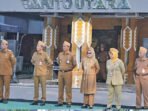 Barito Utara2 Apel Pagi di Lingkup Sekretariat Daerah Kabupaten Barito Utara yang berlangsung di Halaman Kantor Bupati, Senin (13/7).