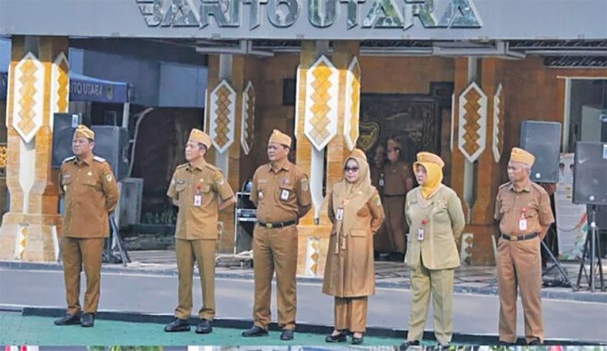 Barito Utara2 Apel Pagi di Lingkup Sekretariat Daerah Kabupaten Barito Utara yang berlangsung di Halaman Kantor Bupati, Senin (13/7).