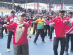 Bupati Barito Utara H Shalahuddin ketika memimpin Senam Massal dan Gowes Bersama sebagai rangkaian acara menyambut HUT Barito Utara ke-76 dan Kemerdekaan RI ke-81 di Arena Terbuka Tiara Batara, Sabtu (25/7).