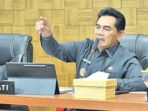 Bupati Barito Utara H Shalahuddin ST MT memimpin Rapat bersama seluruh jajaran Kepala OPD dalam mendorong Percepatan Pembangunan dan Peningkatan Tata Kelola Pemerintahan yang Akuntabel, di Ruang Rapat A Setda, Kantor Bupati Barito Utara, Selasa (30/6).