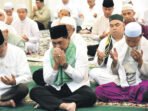Bupati Barito Utara H Shalahuddin ST MT, pada acara syukuran untuk menyambut kedatangan 112 Jemaah Haji Kabupaten Barito Utara di Aula Rumah Jabatan Bupati, Senin (13/7).