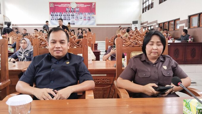 DPRD Kabupaten Gunung Mas2 Anggota DPRD Kabupaten Gunung Mas, Evandi Juang, meminta kantor desa, kelurahan, dan kecamatan tetap membuka pelayanan selama jam kerja.