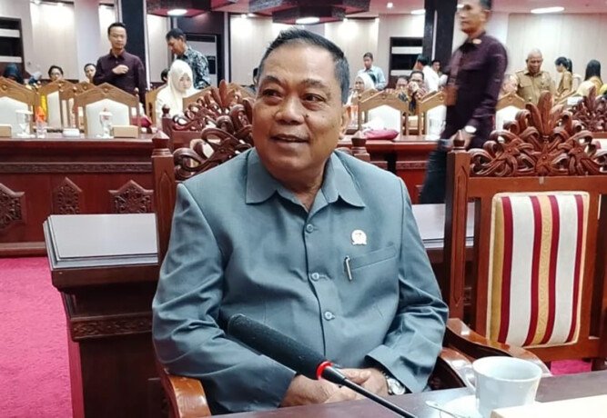 DPRD Kalimantan Tengah Ketua Komisi IV DPRD Kalimantan Tengah, Lohing Simon