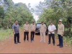 DPRD Kalimantan Tengah2 Anggota Komisi IV DPRD Kalteng Abdul Hafid (tengah) bersama jajaran komisi IV DPRD Kalteng melakukan kunjungan kerja di ruas jalan Cempaka Mulia – Kampung Melayu, beberapa waktu yang lalu.