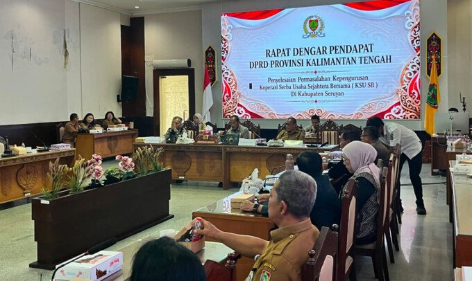 Ketua DPRD Kalteng, Arton S Dohong pimpin RDP antara kubu kepengurusan KSU SB, Pemerintah Kabupaten Seruyan, DPRD Seruyan, dan pihak terkait lainnya, Senin (20/7).