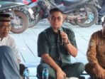 Wakil Ketua III DPRD Kalteng Junaidi saat menemui korban kebakaran di Kelurahan Pahandut, Kota Palangka Raya.