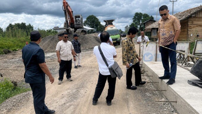 DPRD Kalteng2 Anggota Komisi IV DPRD Kalimantan Tengah (Kalteng), Abdul Hafid, meninjau kondisi infrastruktur jalan bersama rombongan komisi, belum lama ini.