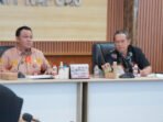 KAPUAS Sekda Kapuas Usis I Sangkai saat memimpin kegiatan Evaluasi Kinerja Direktur Perumdam Tirta Pambelom Kabupaten Kapuas Triwulan I untuk periode 19 Februari hingga 19 Mei 2026, bertempat di Ruang Rapat Kantor Bupati Kapuas, Senin (29/6/2026) siang.
