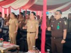 Kapuas Wakil Bupati Kapuas Dodo didampingi Sekda Kapuas Dr Usis I Sangkai saat menghadiri pembukaan pekan panutan pajak 2026 di halaman kantor Bependa Kapuas, Selasa (14/7).