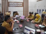 Kapuas Staf Ahli Bupati Bidang Kemasyarakatan dan Sumber Daya Manusia, Budi Kurniawan memimpin secara langsung rapat pembahasan kesiapan pelaksanaan penerimaan mahasiswa/taruna Kementerian Perhubungan melalui mekanisme Polbit, Senin (20/7/2026).