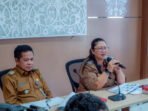 Kapuas Asisten II Setda Kapuas, Kusmiatie memimpin rapat koordinasi dan validasi data usulan pembangunan rumah baru bagi warga terdampak pembangunan ruas jalan baru di Kelurahan Selat Utara, Senin (20/7).