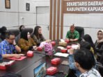 Asisten Pemerintahan dan Kesejahteraan Rakyat Setda Kapuas, Romulus, memimpin rapat finalisasi penilaian kelayakan penerapan PPK-BLUD RS Kelas D Pratama Pujon di Ruang Rapat Sekretaris Daerah Kabupaten Kapuas, Kamis (9/7).