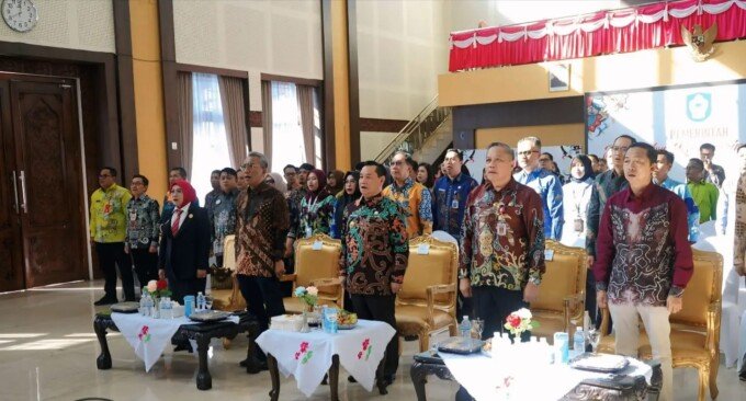 Kotim Bupati Kotim Halikinnor saat menghadiri penandatanganan perjanjian kerja sama jejaring pengampuan kardiovaskular sekaligus pembukaan proctorship INB perdana di RSUD dr Murjani, Jumat (26/6).