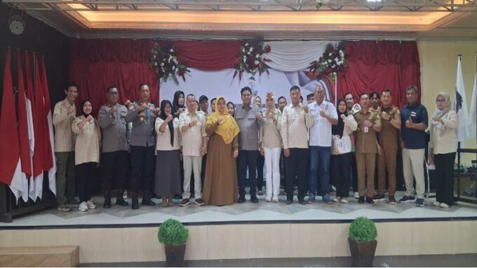 Kotim Wakil Bupati Kotim Irawati, Ketua Umum DPN Tani Merdeka Indonesia Don Muzakir, Wakil Ketua DPRD Kotim sekaligus Ketua Dewan Pembina DPD Tani Merdeka Indonesia Kotim Juliansyah, unsur Forkopimda, kepala perangkat daerah, saat foto bersama usai pelantikan, Selasa (21/7/2026).