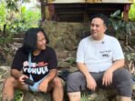Lamandau Bupati Lamandau, Rizky Aditya Putra (kanan), bersama para konten kreator berkolaborasi mempromosikan potensi pariwisata dan keunggulan daerah, belum lama ini.