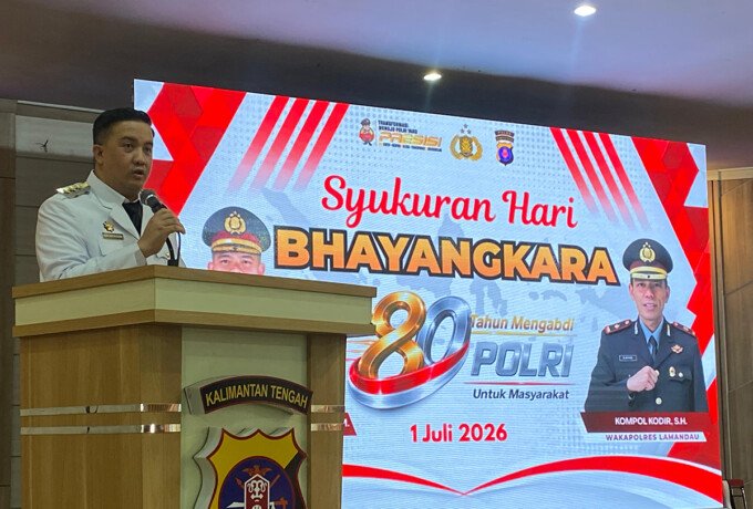 Lamandau Bupati Lamandau, Rizky Aditya Putra, memberikan arahan mengenai mitigasi bencana dampak El Nino di sela-sela kegiatan syukuran HUT Bhayangkara, baru-baru ini.