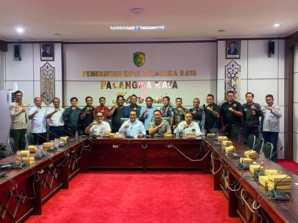 PALANGKA RAYA Pemerintah Kota Palangka Raya gelar rakor terkait antrean kendaraan bermotor di SPBU Kota Palangka Raya, digelar ruang rapat Peteng Karuhei I, Rabu (29/7).