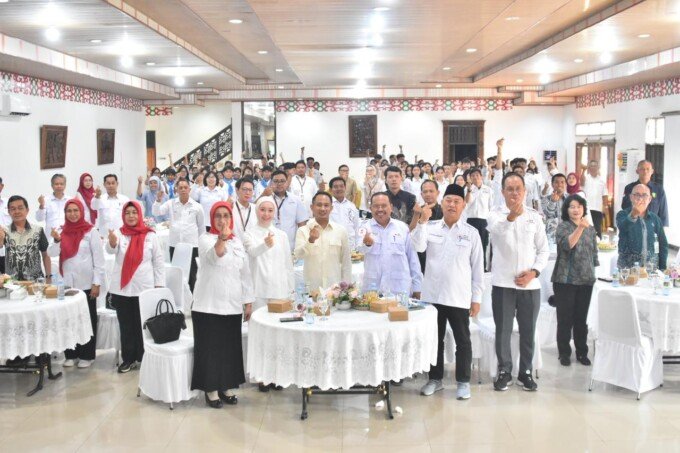 Wali Kota Palangka Raya Fairid Naparin saat giat Musyawarah Kota (Muskot) VIII PMI Kota Palangka Raya di Aula Rumah Jabatan Wali Kota, Minggu (5/7).