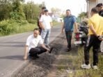 Wali Kota Palangka Raya, Fairid Naparin, didampingi jajaran terkait meninjau kondisi sejumlah ruas jalan di Kota Palangka Raya di antaranya kawasan Jalan G. Obos dan Yos Sudarso Sabtu (4/7).