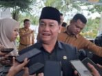 kotim Bupati Kotawaringin Timur (Kotim), H Halikinnor, saat memberikan keterangan kepada awak media terkait tantangan dan proyeksi APBD 2025, belum lama ini.