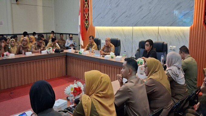 kotim1 Kepala Diskominfo Kotim Cok Orda Putra Legawa. Menyampaikan sambutan saat pelatihan peningkatan kapasitas admin media sosial perangkat daerah, Senin (20/7/2026).