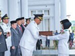 Bupati Barito Utara, H Shalahuddin pada prosesi pengembalian Bendera Merah Putih di Rumah Jabatan Bupati Barito Utara, Senin (17/8).