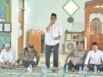 Bupati Barito Utara, H Shalahuddin, didampingi Sekda, Drs Muhlis dan Kajari Barito Utara, R Firmansyah, menghadiri peringatan Maulid Nabi, di Masjid Al Munawarah, Desa Tumpung Laung II, Kecamatan Montallat, Selasa (25/8). Bupati Barito Utara, H Shalahuddin, didampingi Sekda, Drs Muhlis dan Kajari Barito Utara, R Firmansyah, menghadiri peringatan Maulid Nabi, di Masjid Al Munawarah, Desa Tumpung Laung II, Kecamatan Montallat, Selasa (25/8).